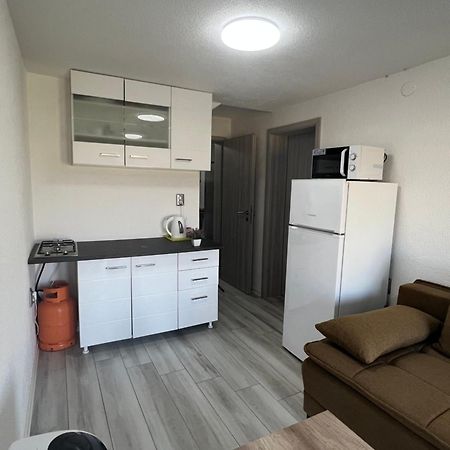 Apartments Linic Nin Eksteriør bilde