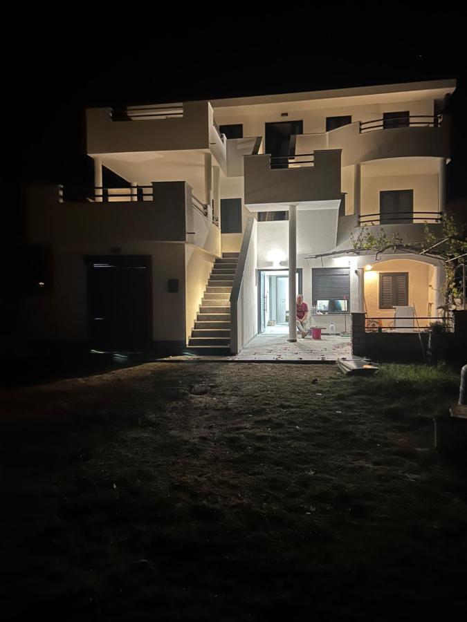 Apartments Linic Nin Eksteriør bilde