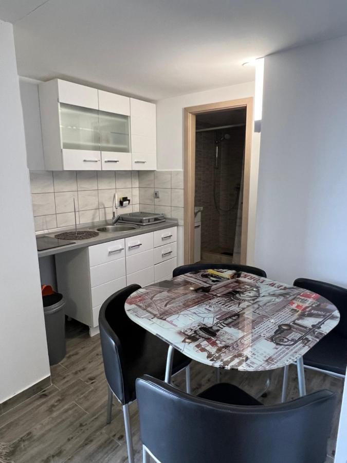 Apartments Linic Nin Eksteriør bilde